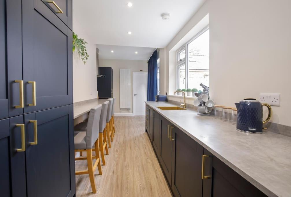 The Milton - Stylish Terraced Villa York Bagian luar foto