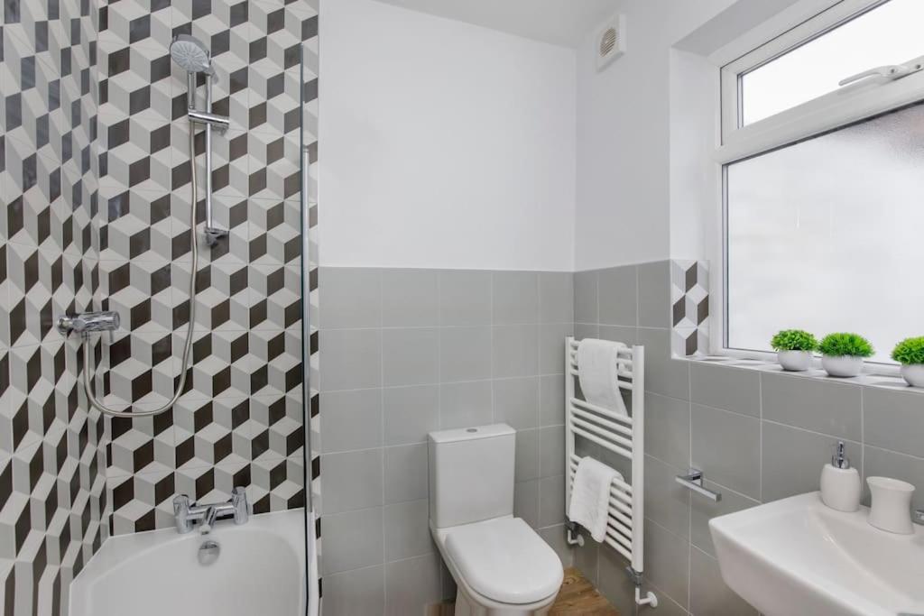 The Milton - Stylish Terraced Villa York Bagian luar foto