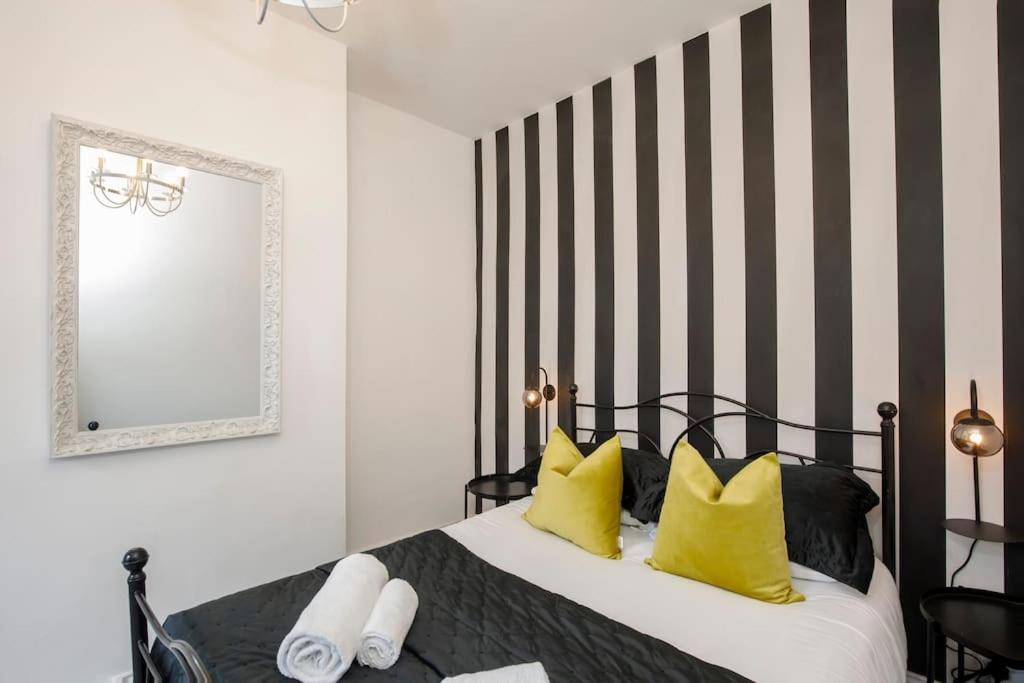 The Milton - Stylish Terraced Villa York Bagian luar foto