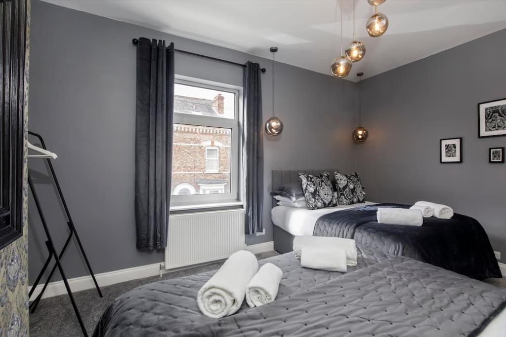 The Milton - Stylish Terraced Villa York Bagian luar foto