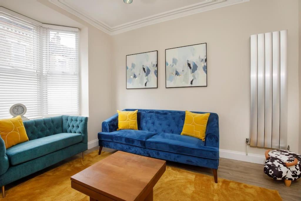 The Milton - Stylish Terraced Villa York Bagian luar foto